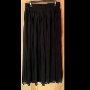 Worthington Petite Black pleated lined floaty maxi skirt - EUC